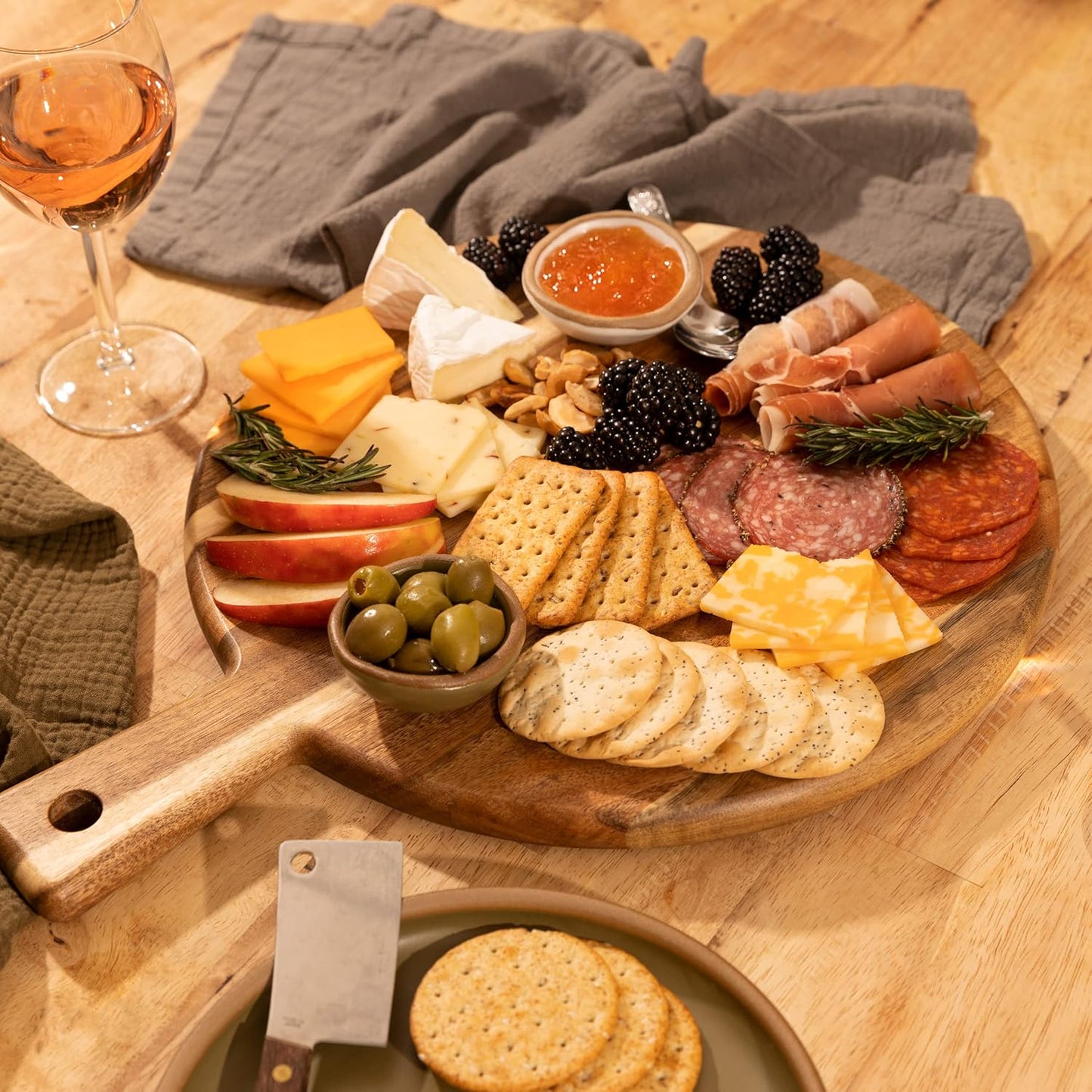 Carpentray Wood Round Cutting Board and Chopping Board with Handle
